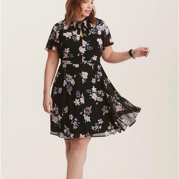 Torrid Multi-Color Black Floral Flutter Sleeve Tie Whimsy Fairycore Dress SZ 14 - Picture 1 of 14